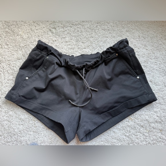 lululemon athletica Pants - Lululemon Spring Break Away Short II Black size 12